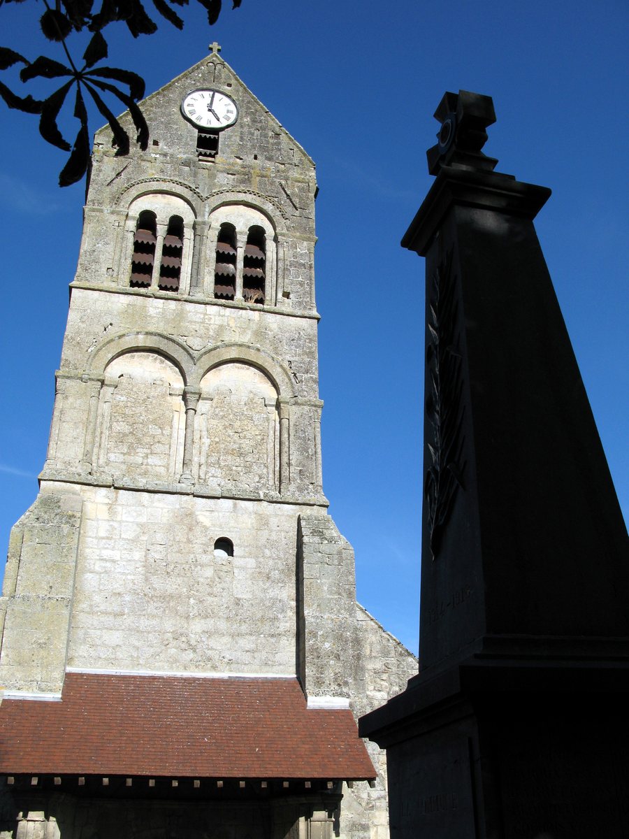 File:Orrouy clocher et monument-aux-morts 1.jpg