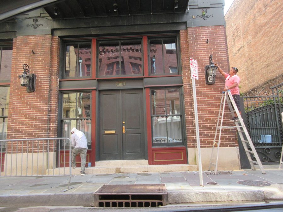 Historische Architektur an der Bienville Street im French Quarter von New Orleans