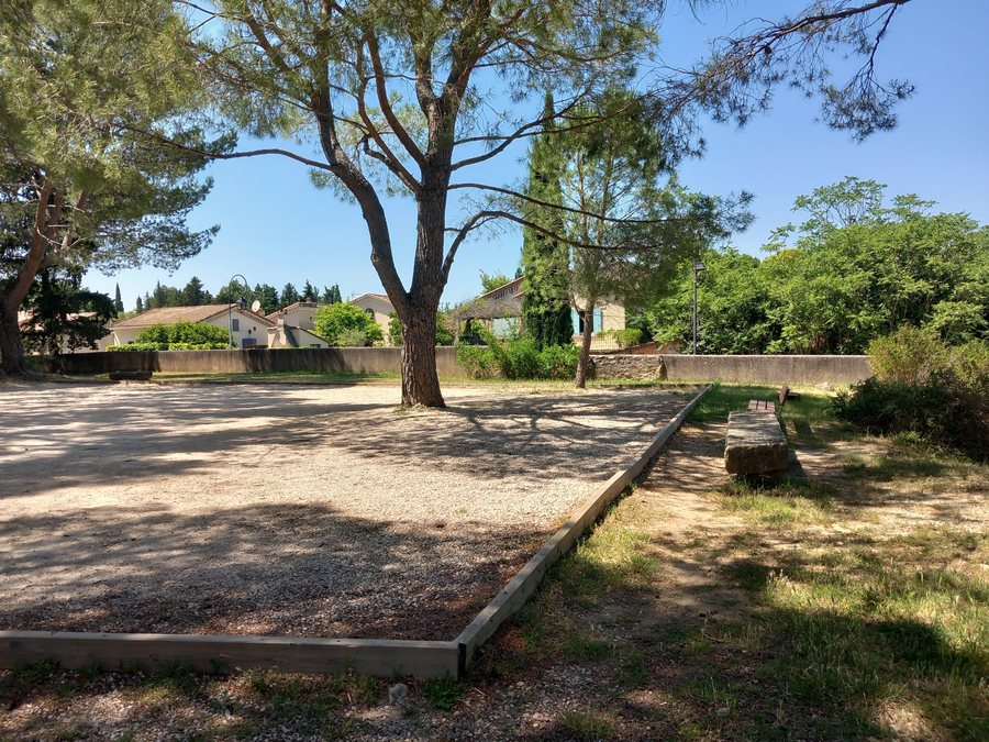 File:Boulodrome de Loriol-du-Comtat.jpg