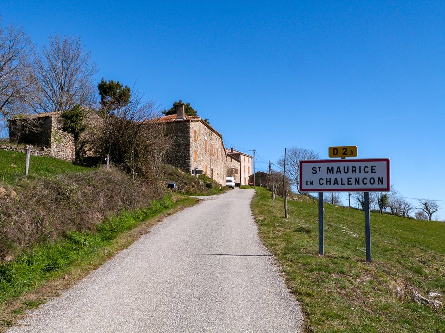 File:Entrée village Saint Maurice en Chalencon Ardèche Mars 2024.jpg