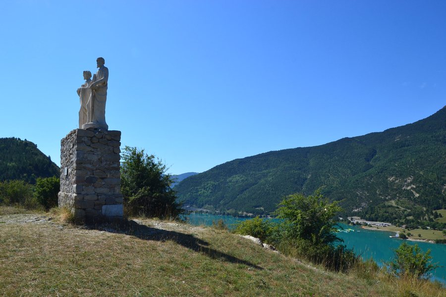 File:Saint-Andre-les-Alpes Les Deux Saints.jpg