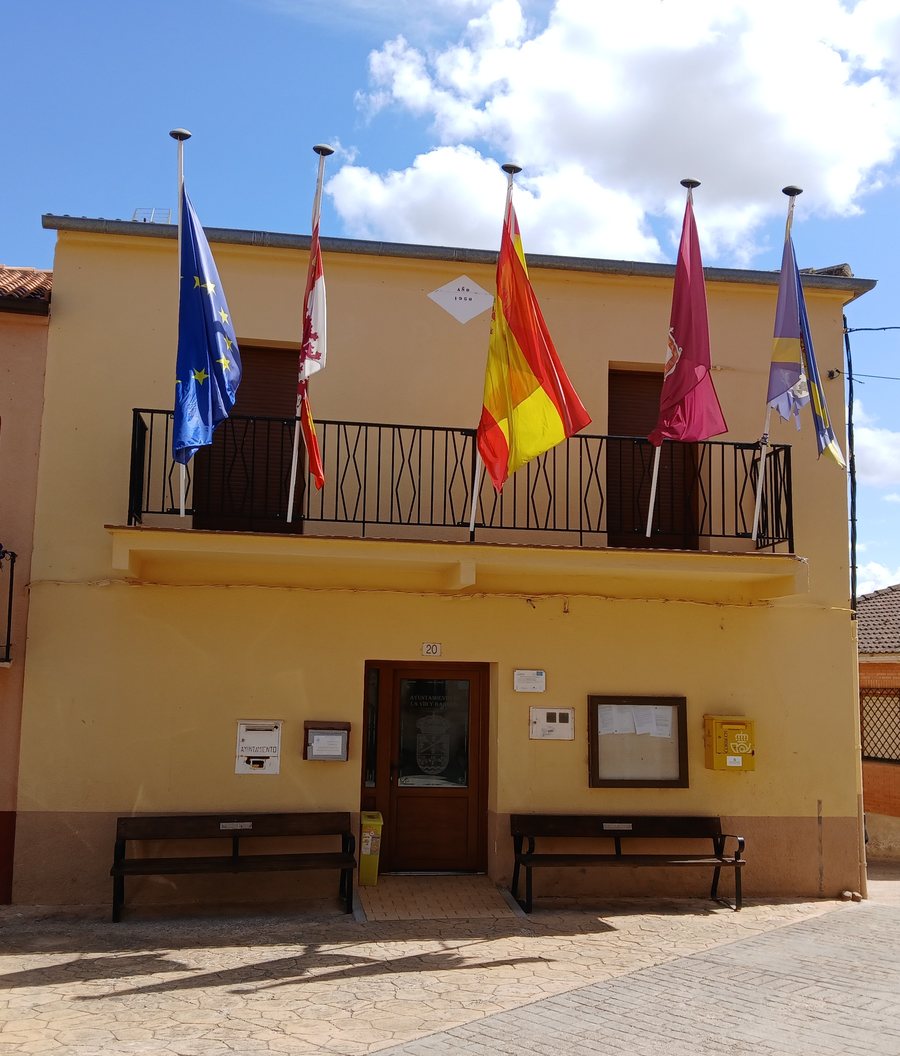 File:Ayuntamiento de La Vid y Barrios (Burgos, España).jpg