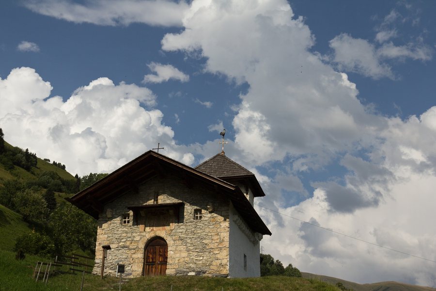 File:Façade ouest de la chapelle de Notre-Dame-de-Belleville (Hauteluce, Savoie, France).jpg