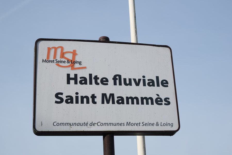 File:Saint-Mammès (77) Port 939.jpg