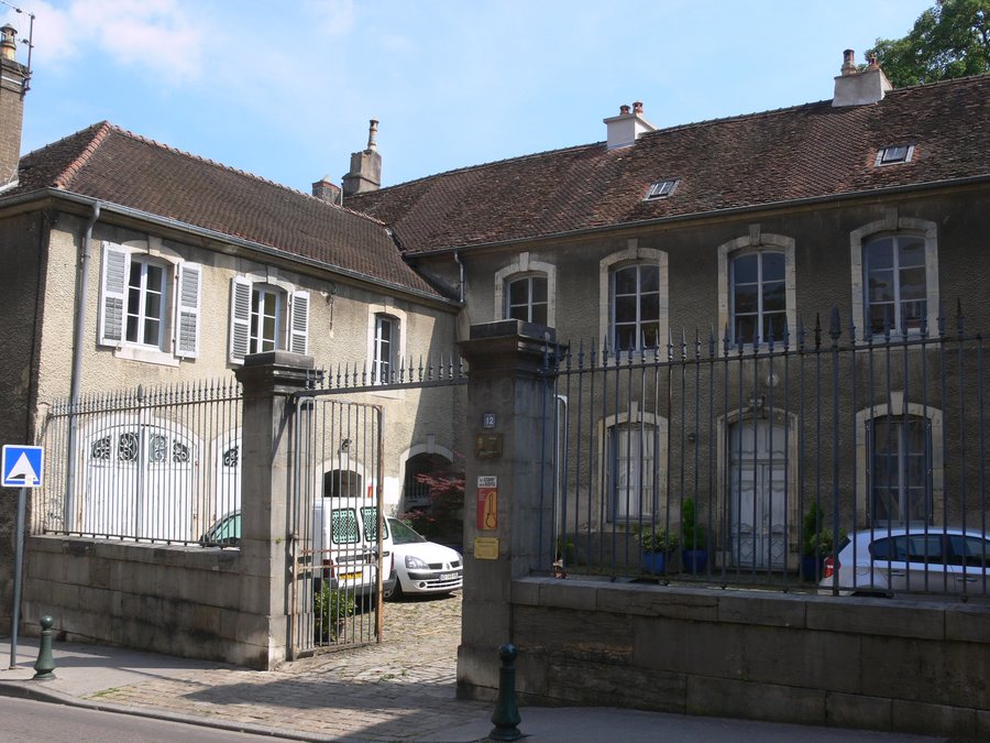 File:Vesoul - hôtel Lyautey de Genevreuille - East aisle.jpg