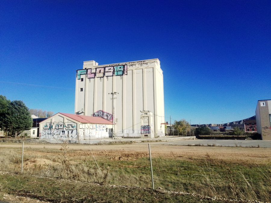 File:Silo de Corcos.jpg