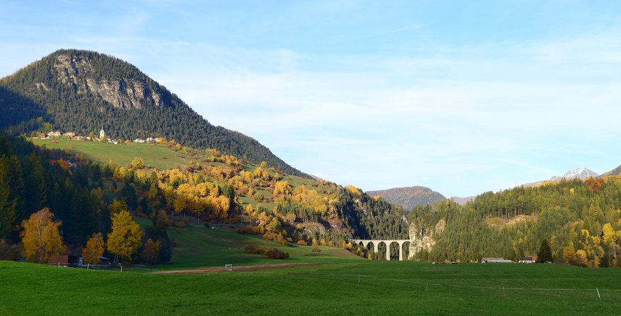 File:Schmitten GR und Landwasserviadukt.JPG