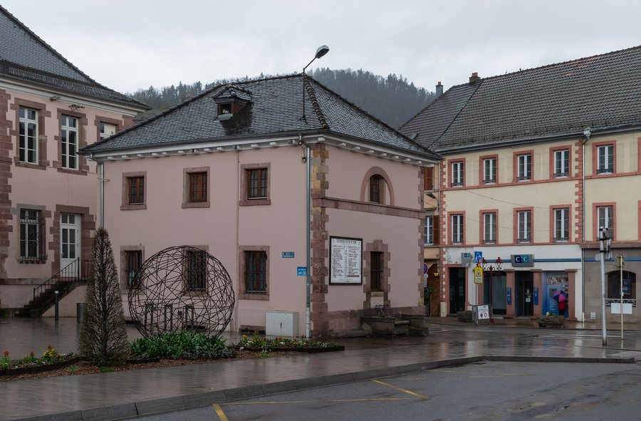 File:Town hall of Thann (4).jpg