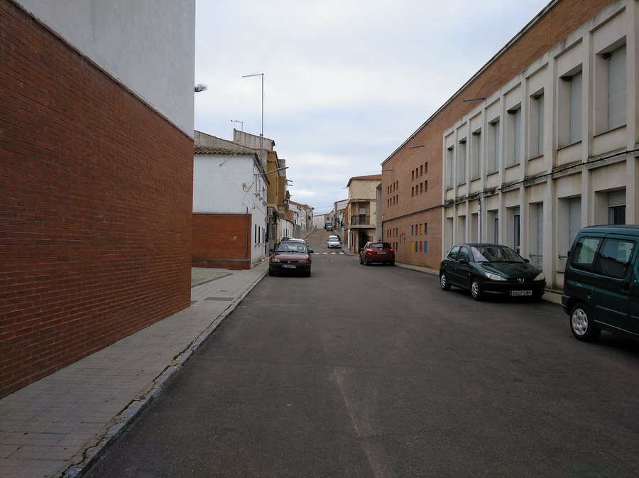 File:Calle Calvario en Higuera de la Serena 01.jpg