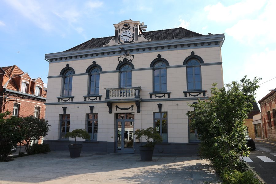 File:Beuvry — La Mairie.jpg