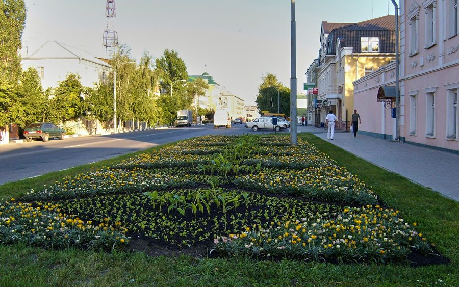 Street view along Lenin Street in Stary Oskol, the quieter second city of Belgorod Oblast.
