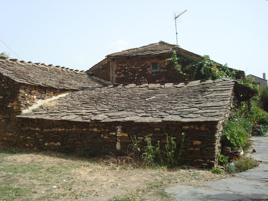 File:El Espinar (Campillo de Ranas) - 001 (30676072106).jpg