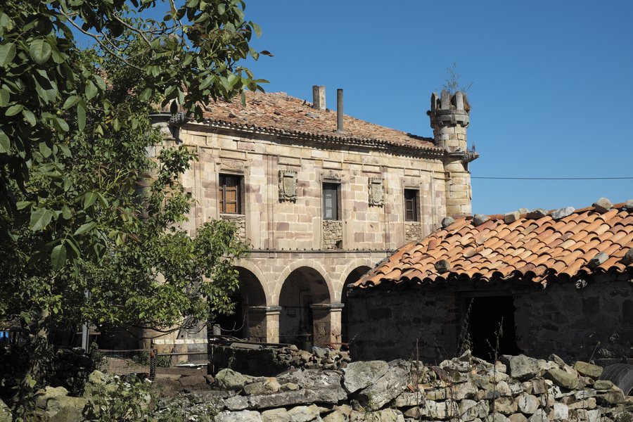 File:Argomilla Casona de Ceballos el Caballero 49.jpg