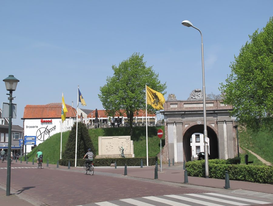 Historisches Stadttor Gentse Poort in Hulst