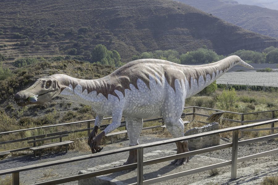 File:Modelo de un Baryonyx walkeri, yacimiento La Era del Peladillo, Igea, La Rioja, España, 2021-08-31, DD 22.jpg