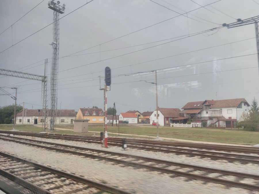 File:Strizivojna–Vrpolje railway station-Станица Стризивојна Врпоље.jpg