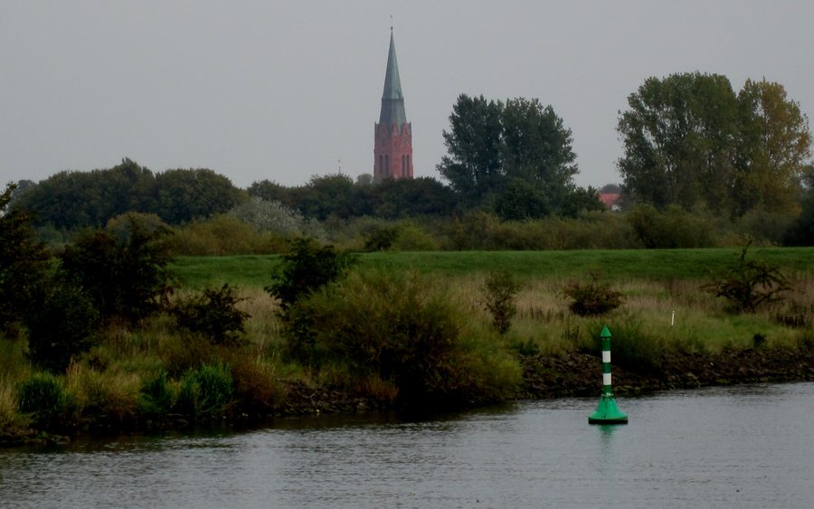 The Weser near Nienburg with St. Martin's Church in the background