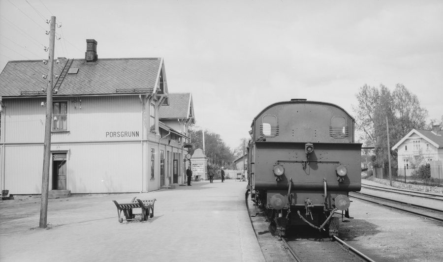 Porsgrunn station with the former station building