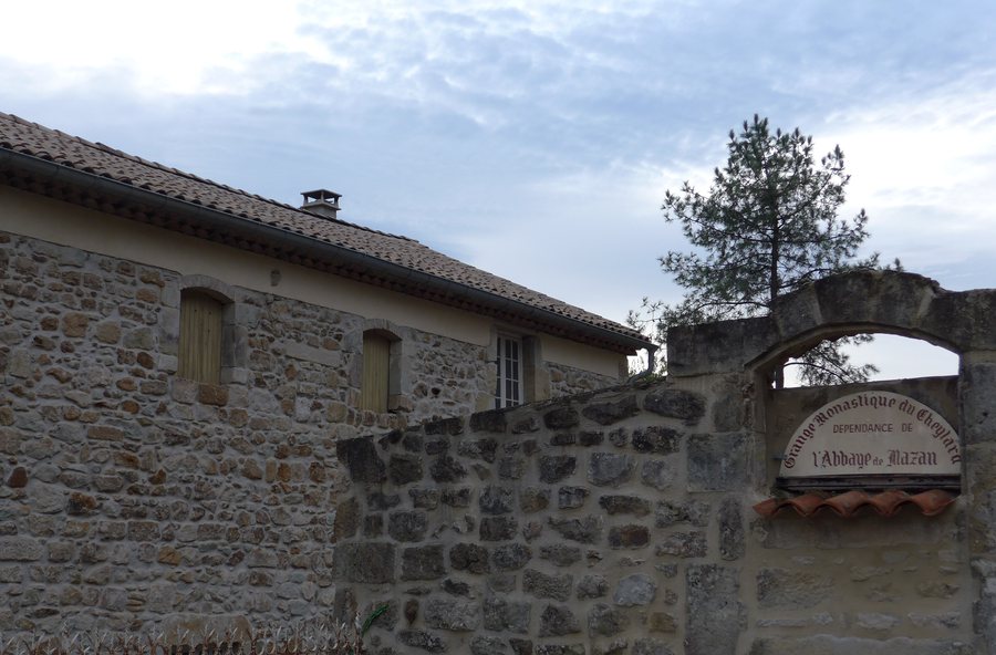 File:Aubenas, Ardèche, France. Grange du Cheylard. 01.jpg