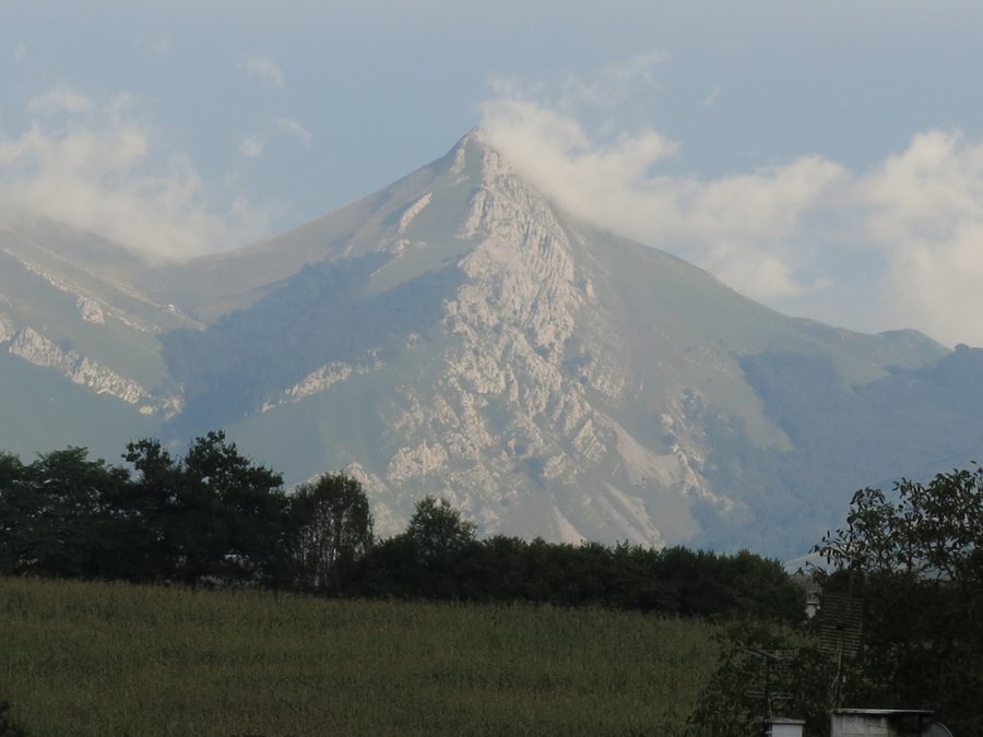File:Le Béhorléguy vu depuis Lecumberry.jpg