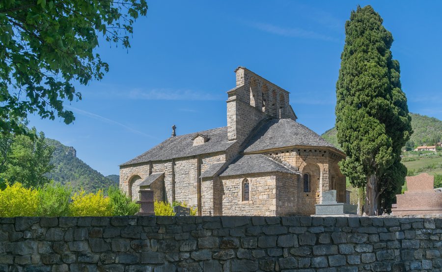 File:Eglise Notre-Dame-des-Champs de Mostuejouls 01.jpg
