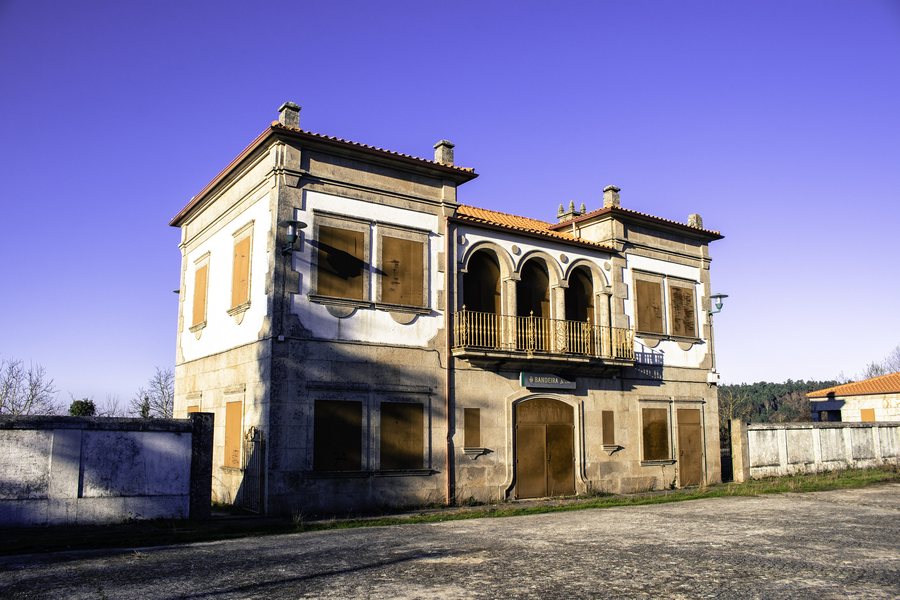 File:Estación de tren de Bandeira.jpg
