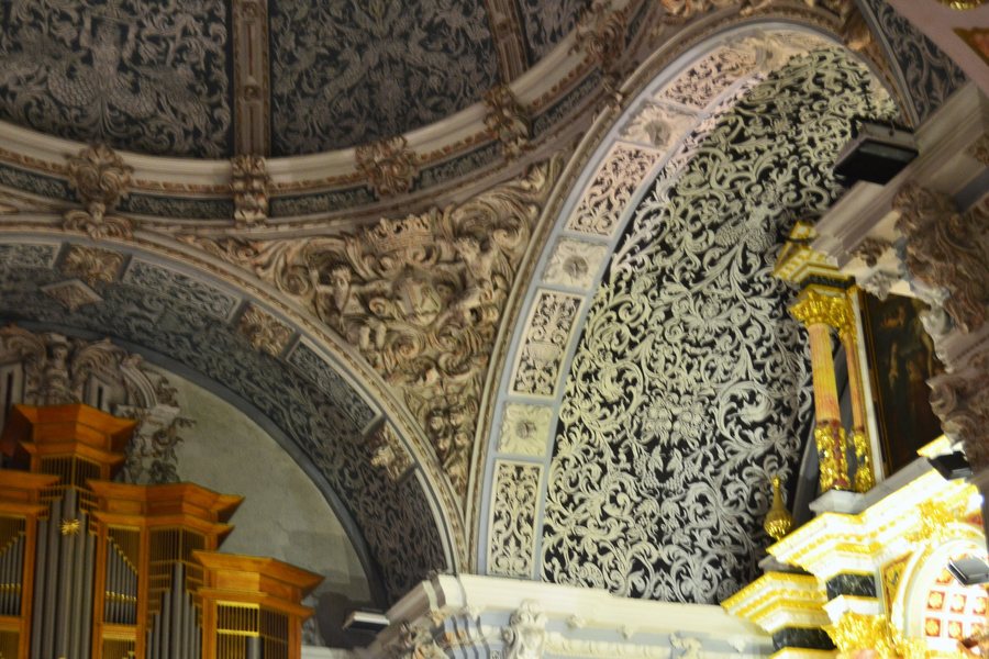 File:Interior de l'església de la santa Creu de Pedreguer, petxina.JPG