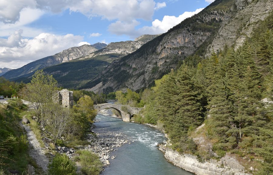 File:0093-Pont-du-moulin-Thorame-Haute.jpg