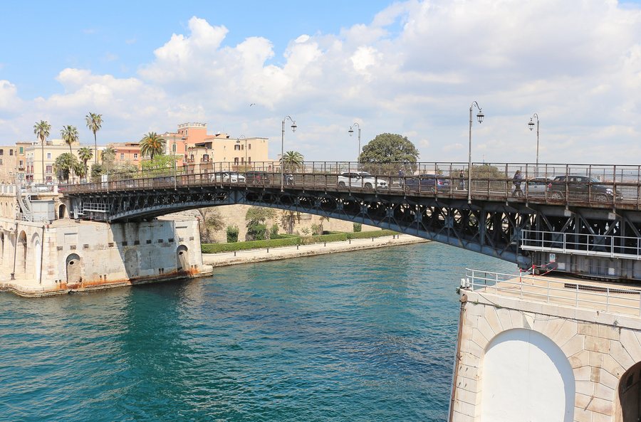 File:Ponte Girevole (Taranto) 01.jpg