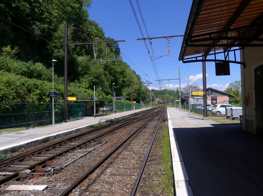 File:Quais et voies Gare de Seyssel-Corbonod (mai 2024).JPG