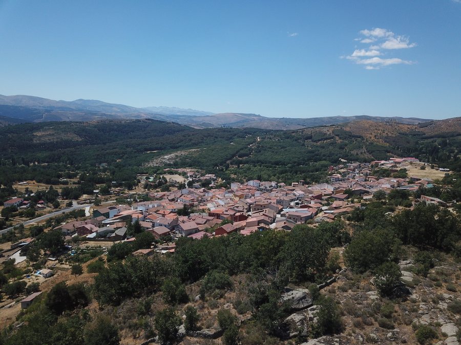 File:Hoyocasero foto aerea.jpg