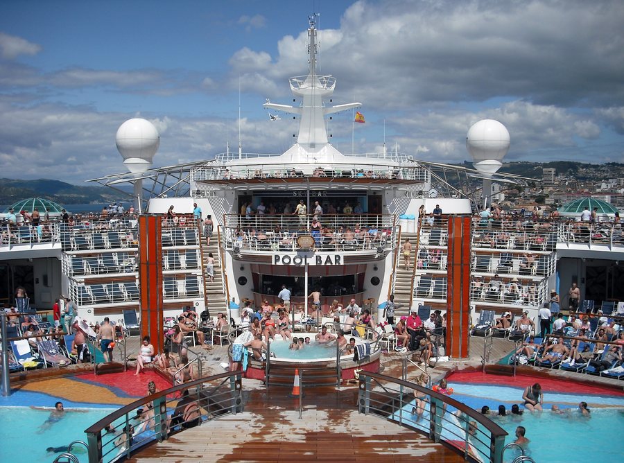File:Independence of the Seas pool bar at Vigo, Spain.jpg