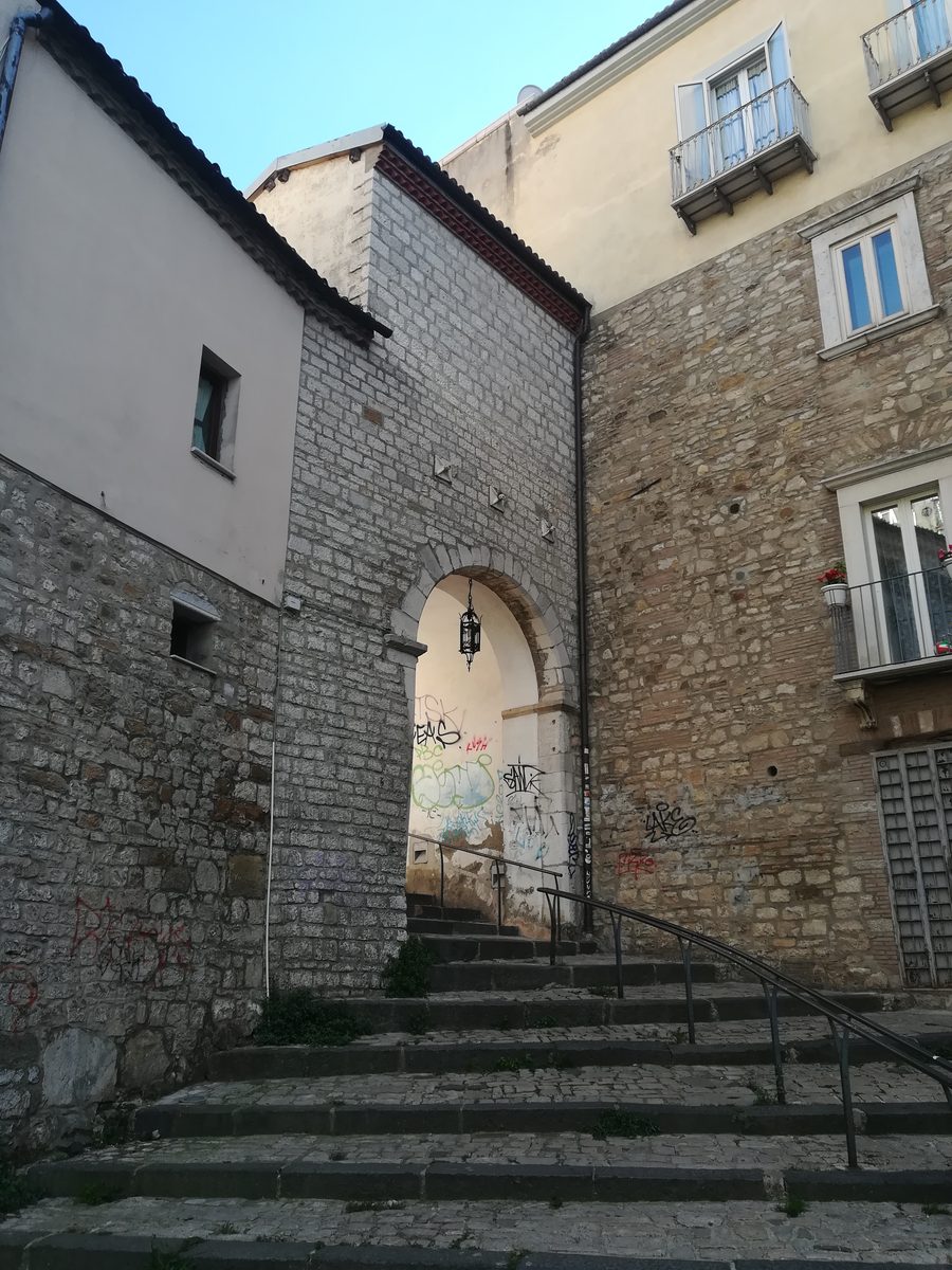 Porta San Giovanni im historischen Zentrum von Potenza