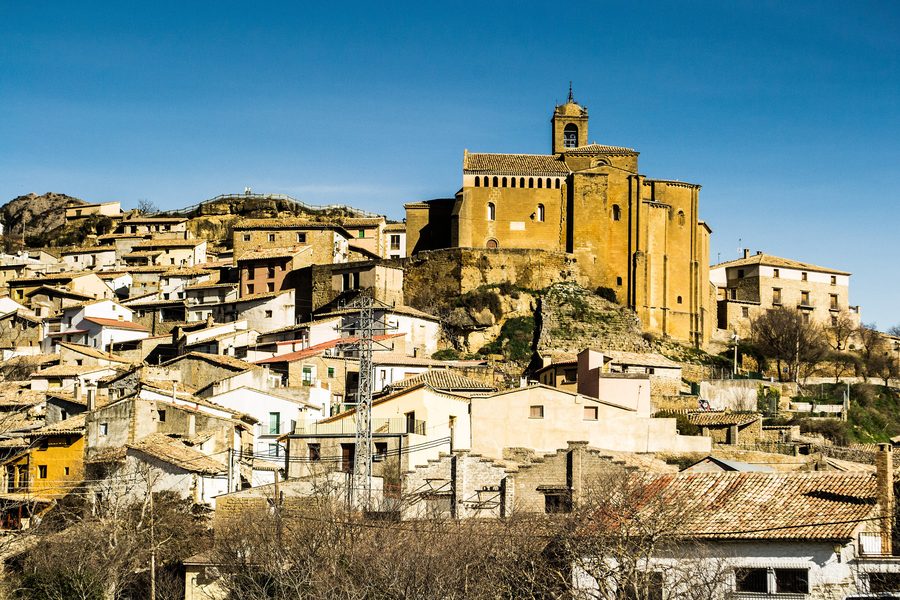 View of the village of Murillo de Gállego from the road
