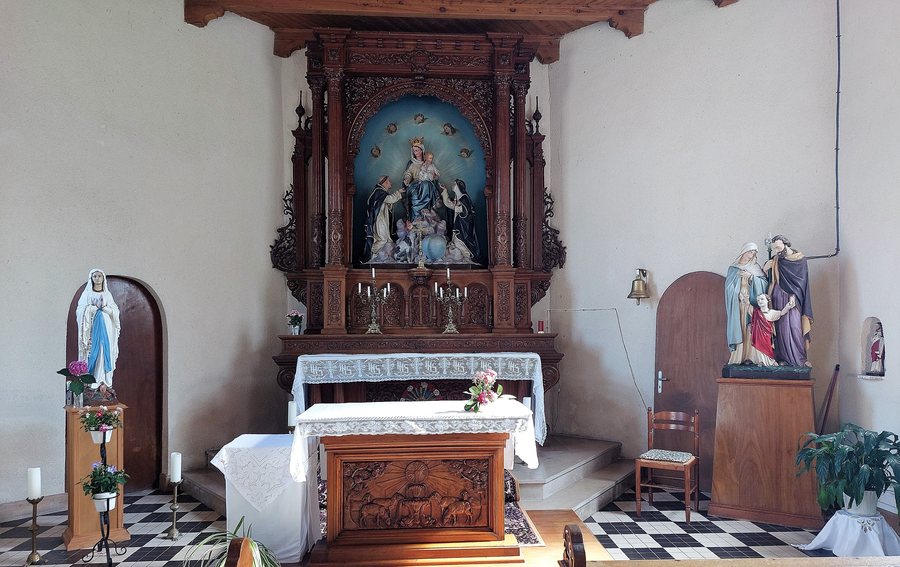 File:Volmunster-Weiskirch intérieur chapelle de la Visitation02.jpg