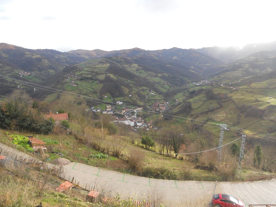 File:Riosa , Asturias . - panoramio.jpg