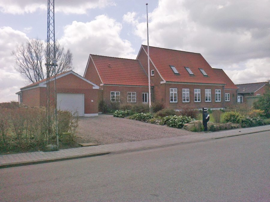 Exterior view of Bedsted Løgum station in Bedsted