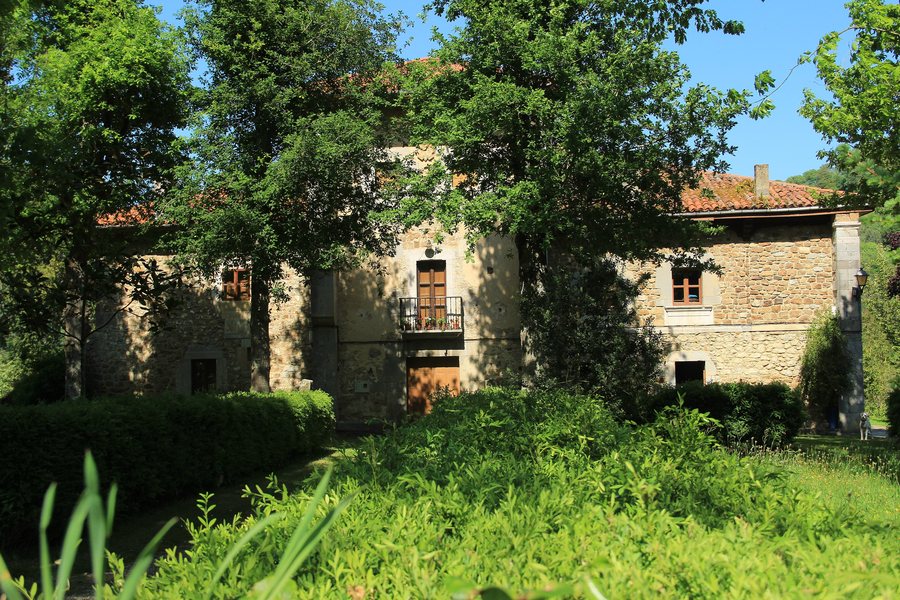 File:Palaciu de Diaz Inguanzo (01).jpg