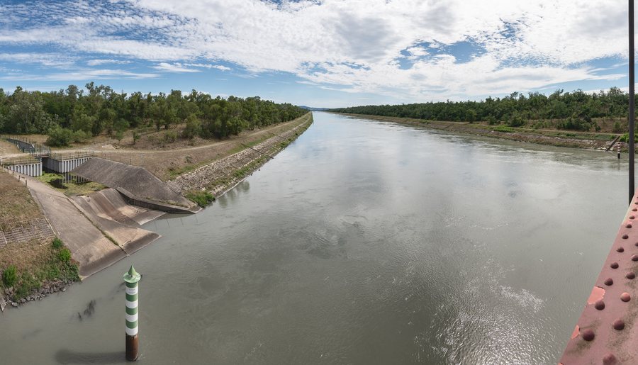 File:Canal de Donzère-Mondragon - Bollène, France - July 13, 2024 02.jpg