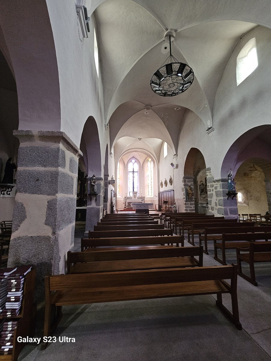 File:Eglise à Saint-Bonnet-des-Quarts (1).jpg
