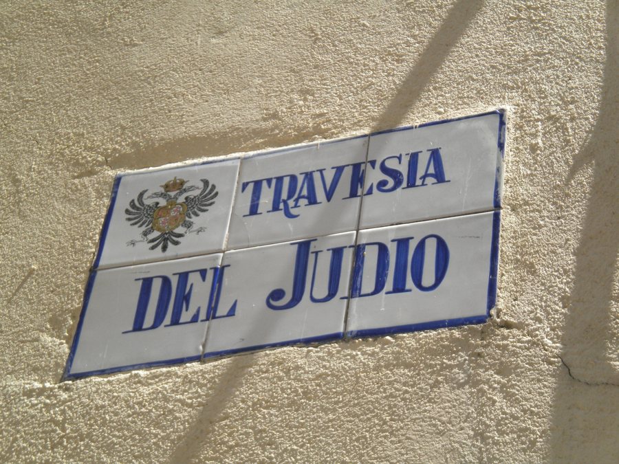 File:Located in central Spain, 70 km south of Madrid. It is the capital of the province of Toledo.jpg