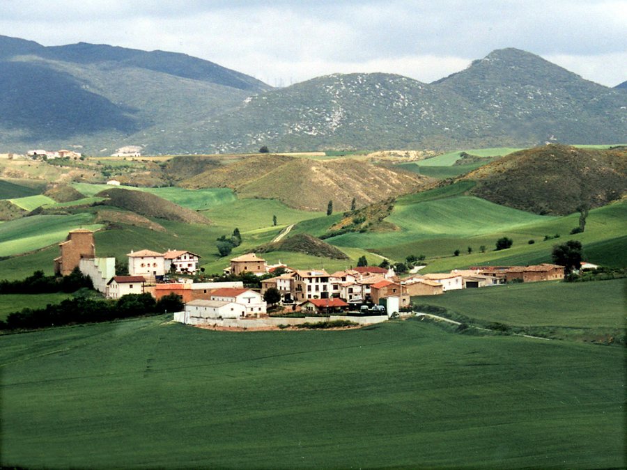 File:Tirapu(Navarra) 2002.jpg