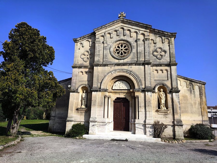 File:Église Saint-Genès de Raphèle-lès-Arles.jpg