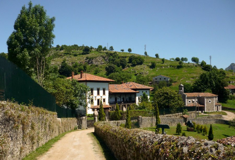 File:Palacio de Labra, Labra, Cangas de Onís, Asturias.jpg