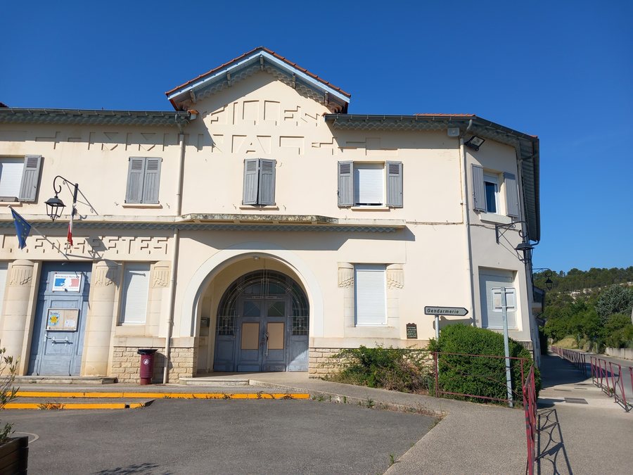 File:École élémentaire de Mormoiron (31521).jpg