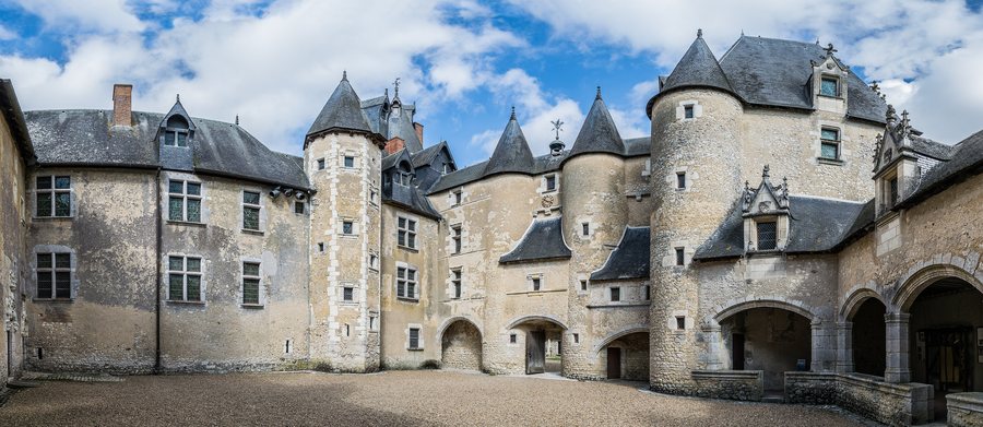 File:Castle of Fougeres-sur-Bievre 14.jpg