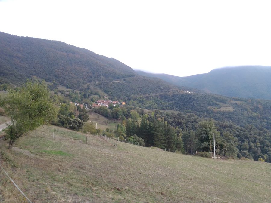 View of Tudes from the path to Porcieda