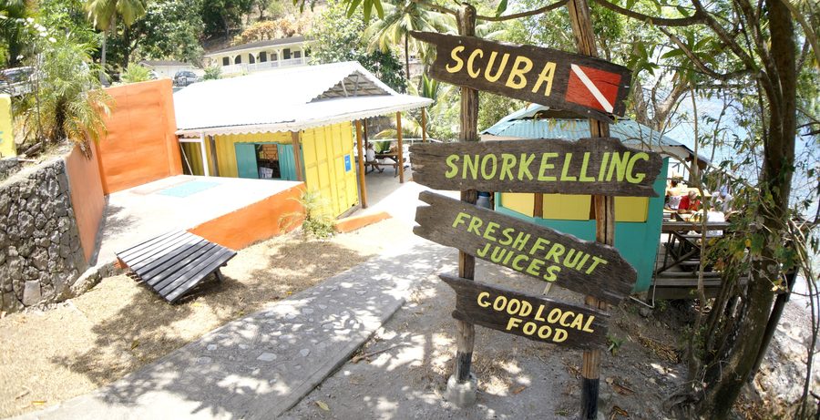 Zugang zur Champagne Beach in Dominica bei Pointe Michel