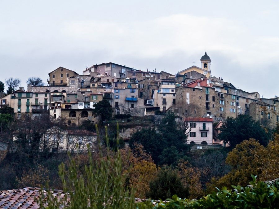 File:Berre-les-Alpes.jpg