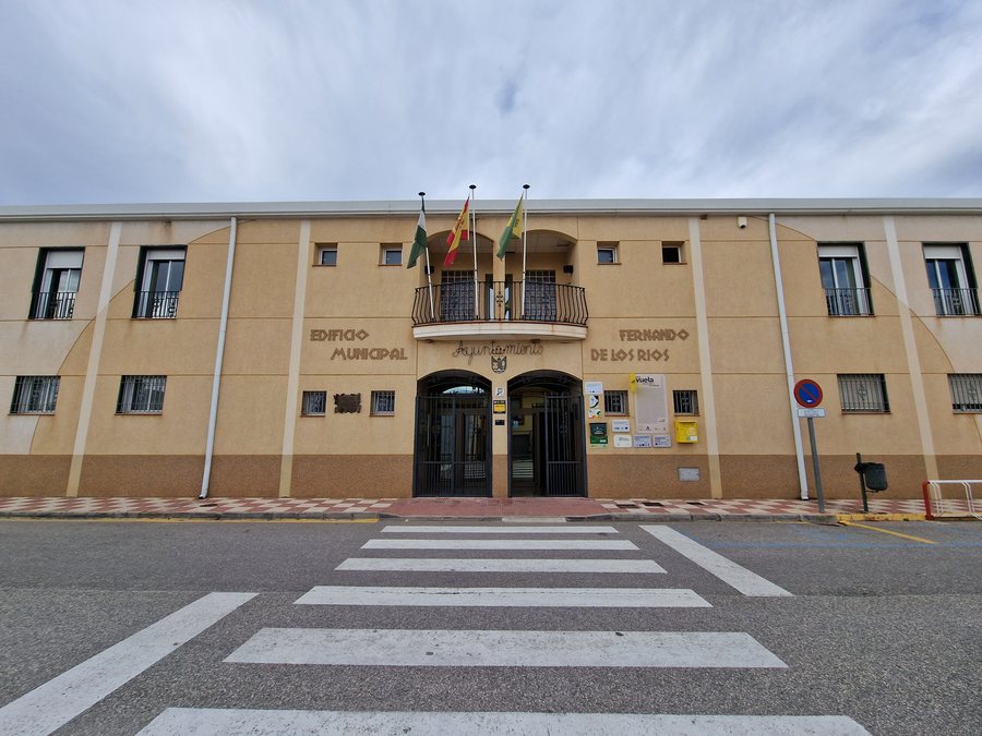 File:Ayuntamiento de Valderrubio (Granada).jpg